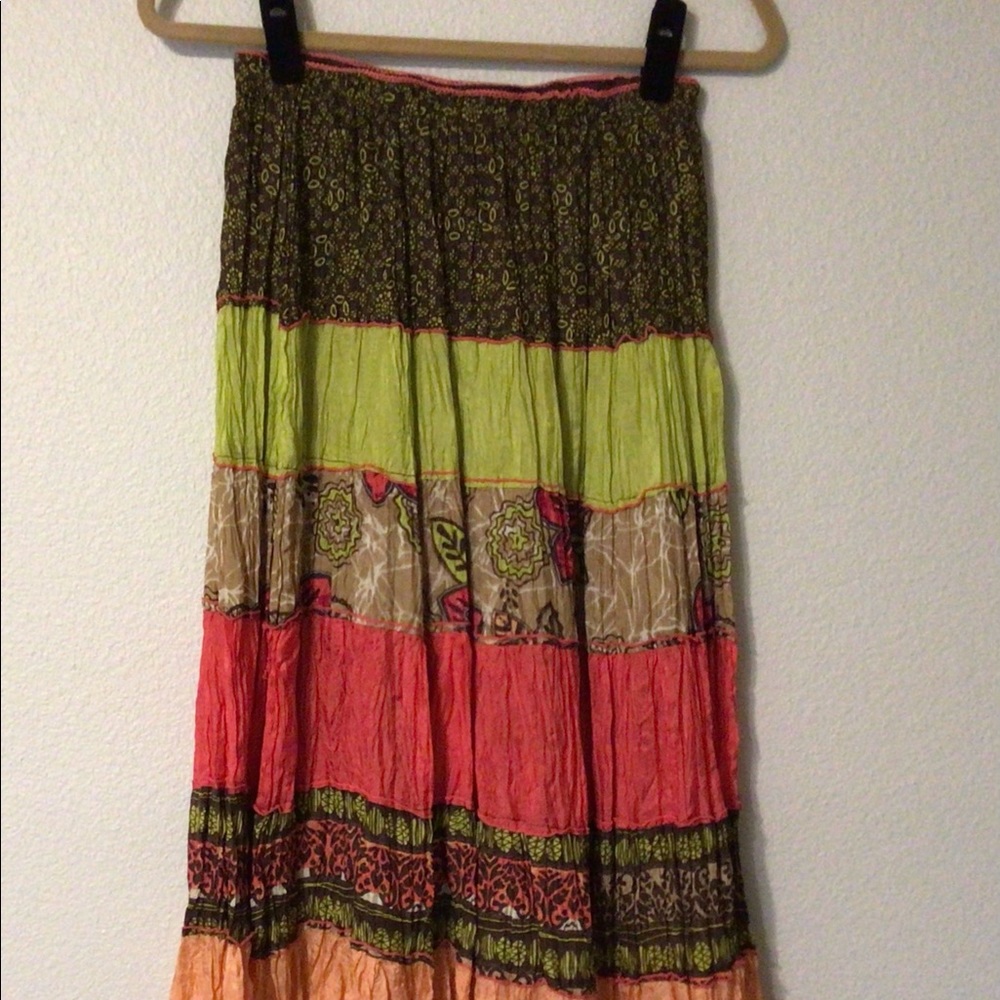 Assumed by Lynn Ritchie 100% Silk. Multi color skirt. Petite Small.